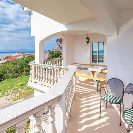 Nice Apartment In Crikvenica With Kitchen Exterior foto