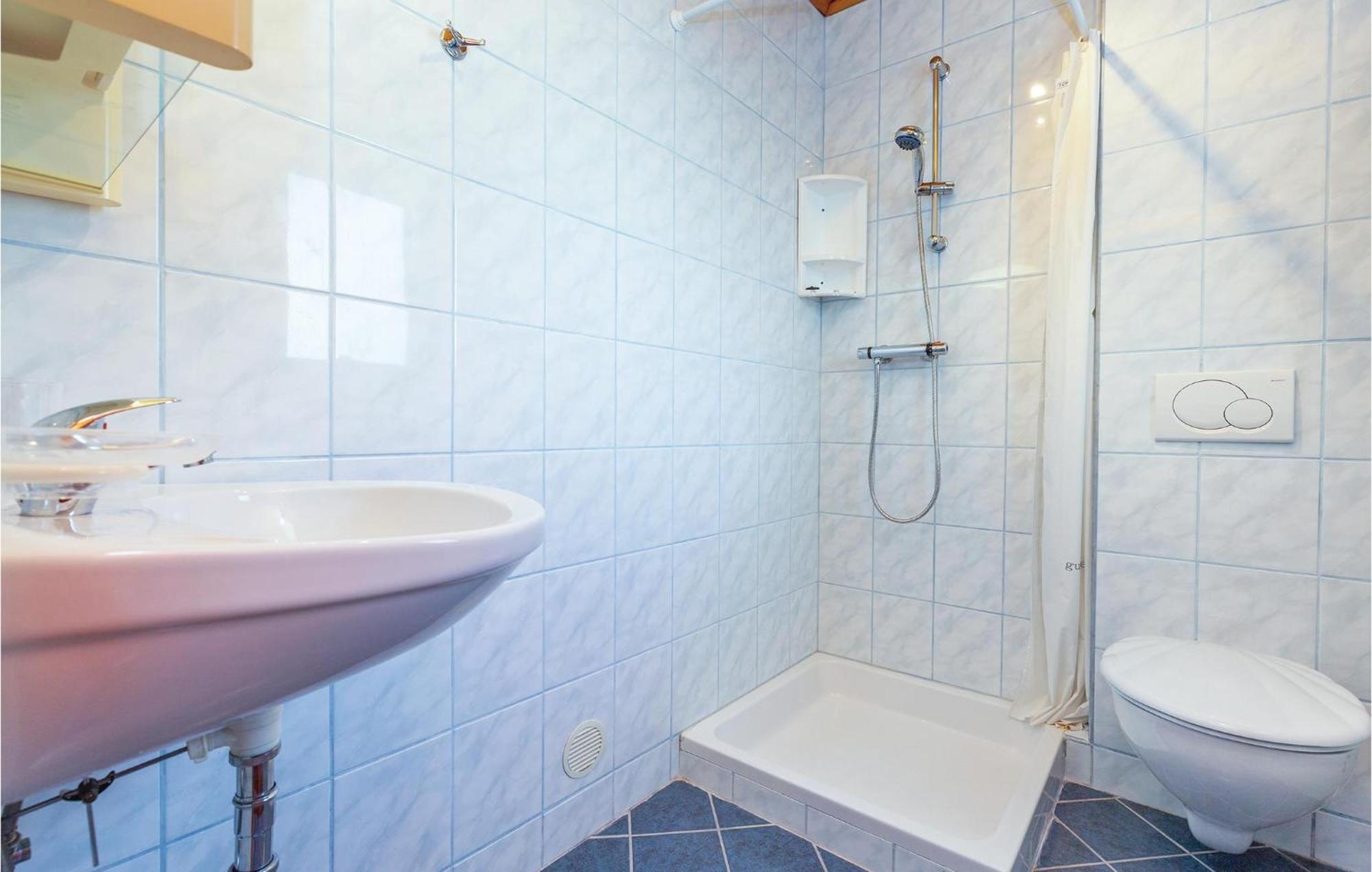 Nice Apartment In Crikvenica With Kitchen Exterior foto