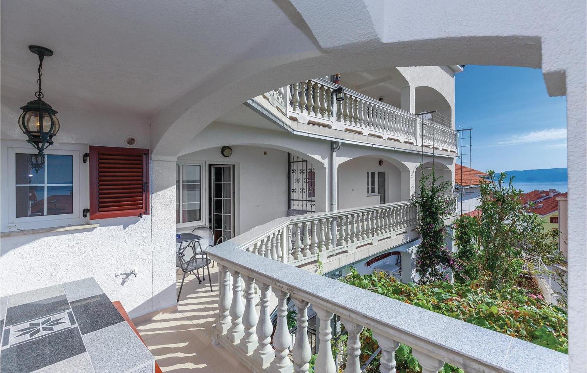 Nice Apartment In Crikvenica With Kitchen Exterior foto