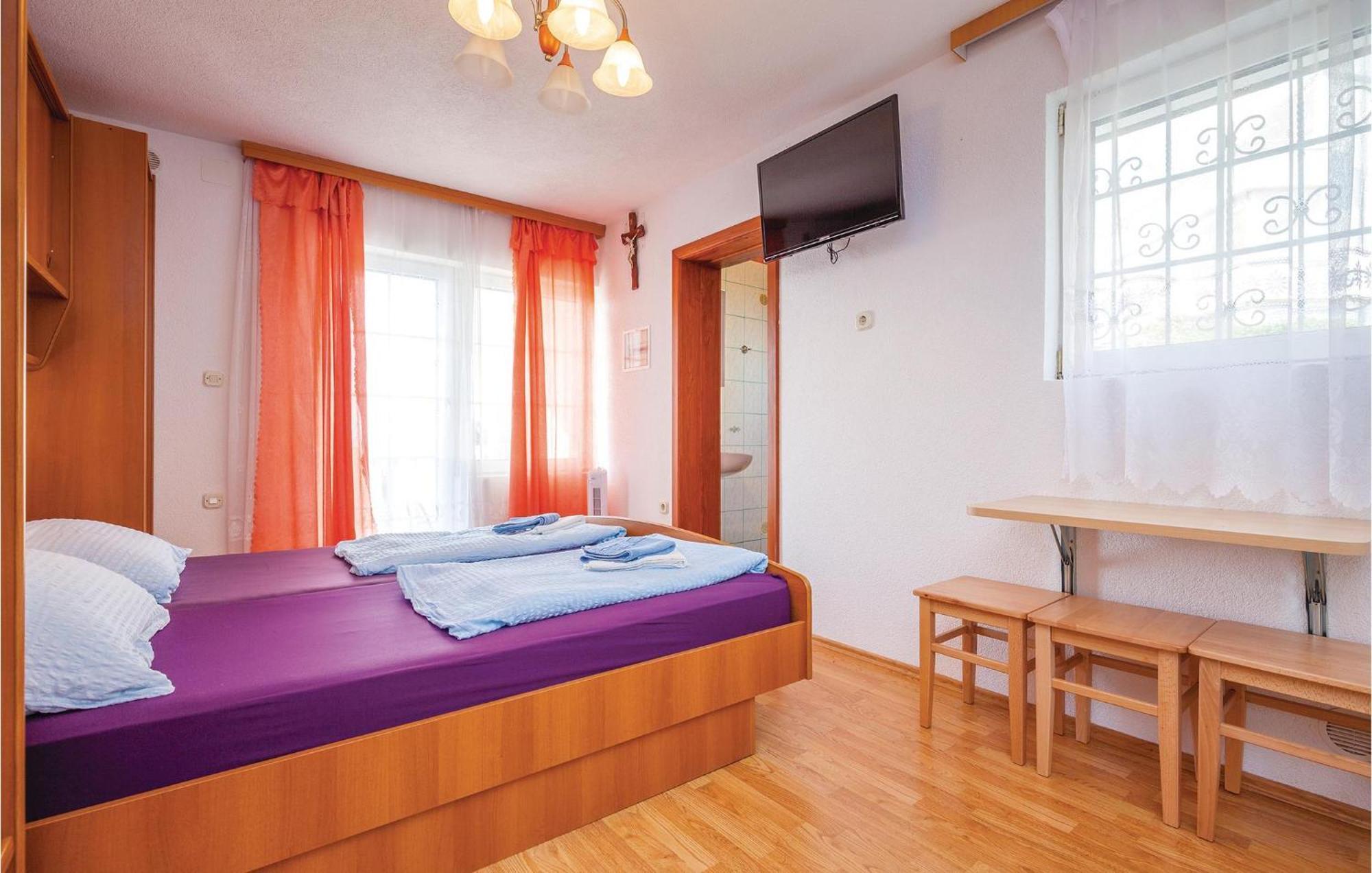 Nice Apartment In Crikvenica With Kitchen Exterior foto