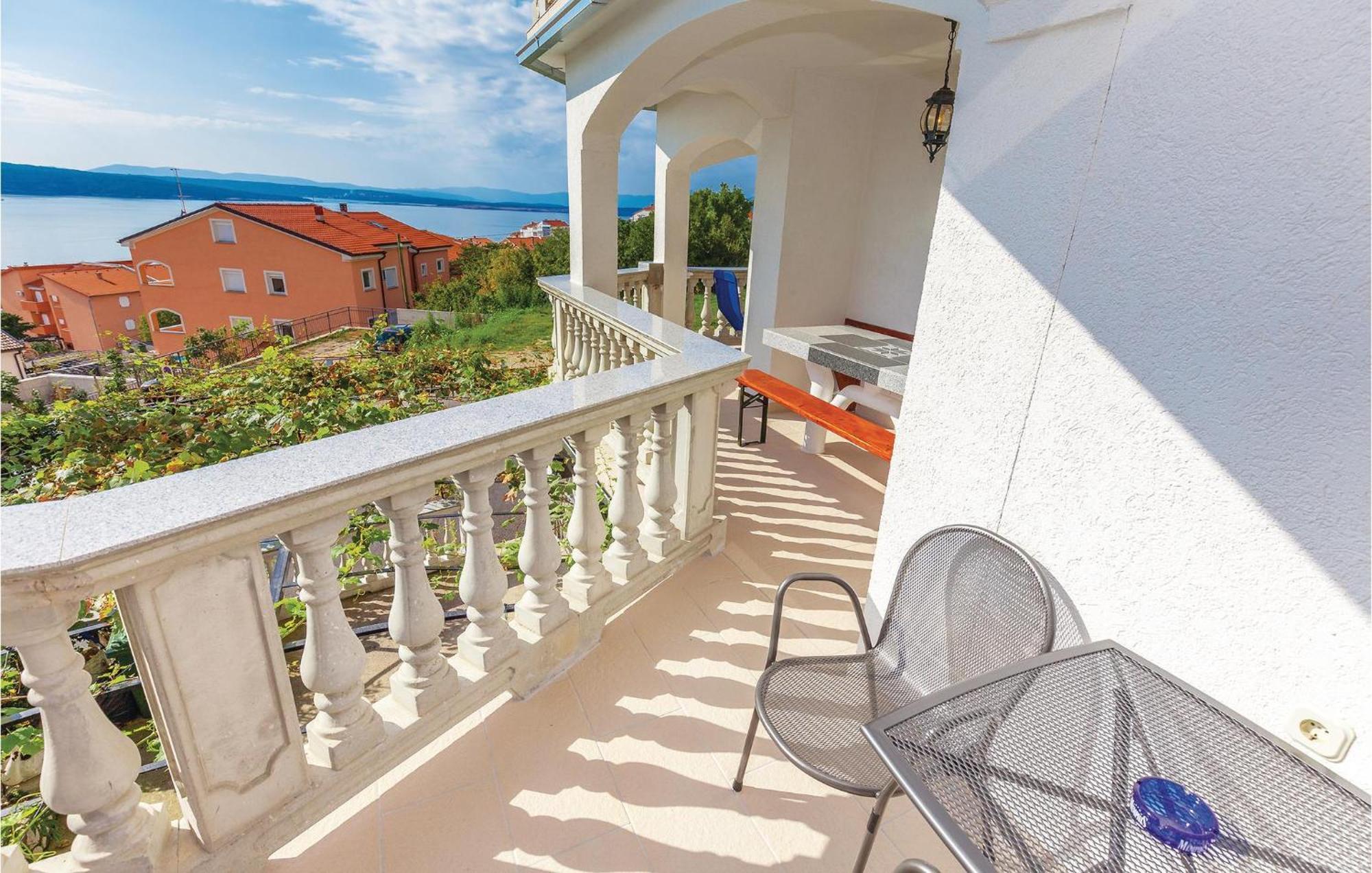 Nice Apartment In Crikvenica With Kitchen Exterior foto