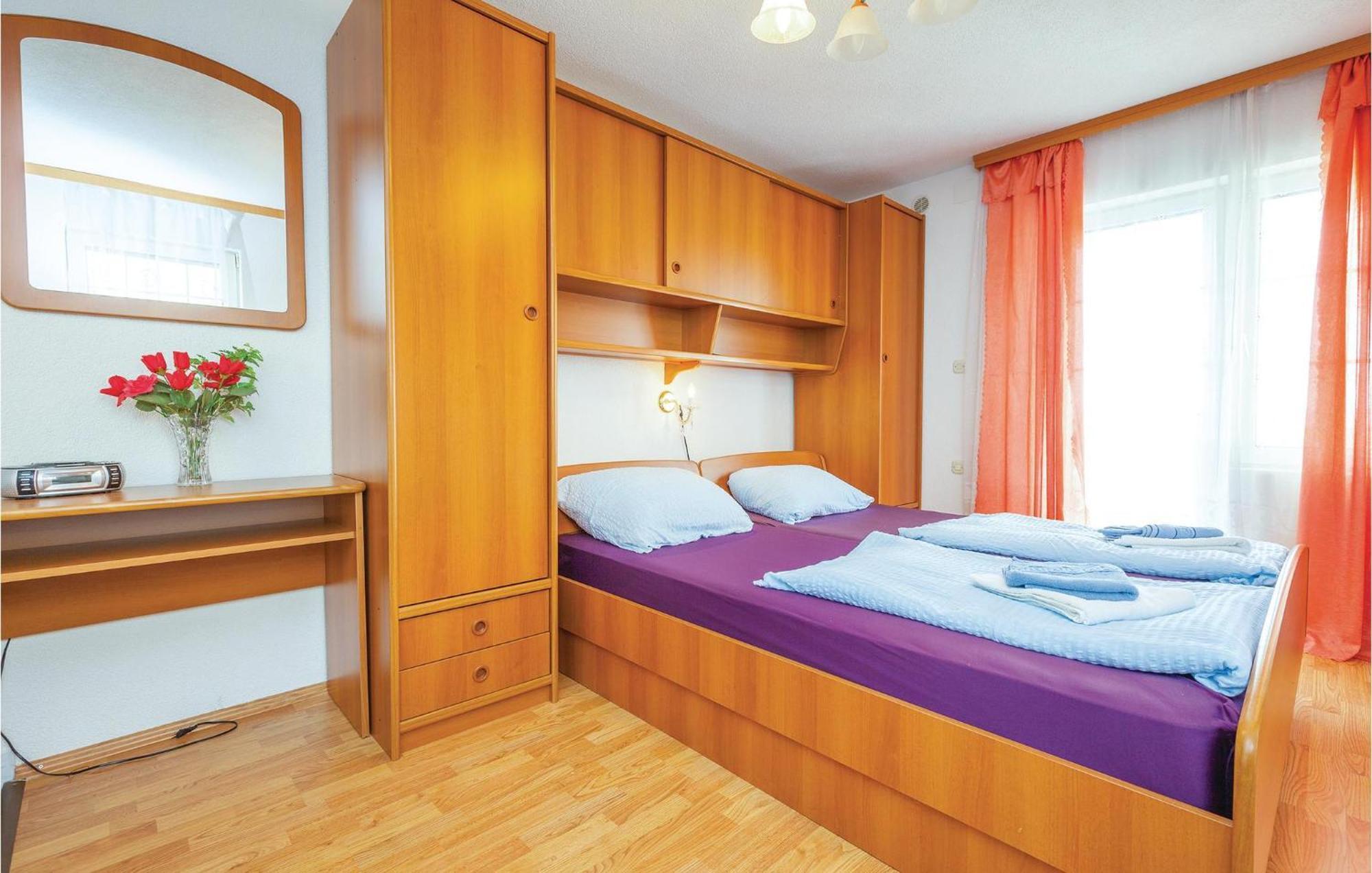 Nice Apartment In Crikvenica With Kitchen Exterior foto