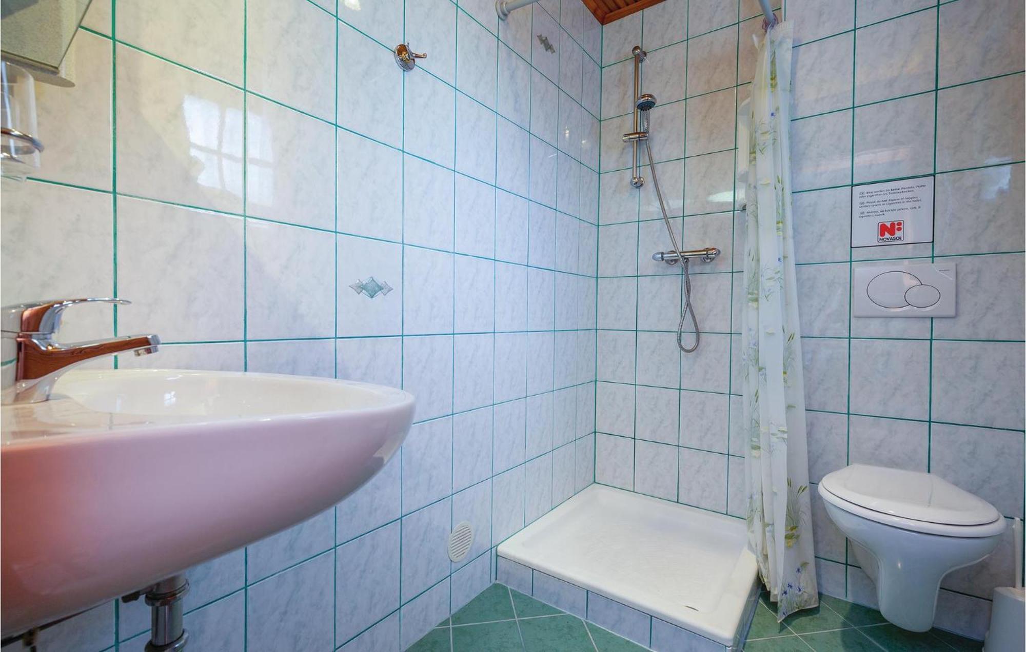 Nice Apartment In Crikvenica With Kitchen Exterior foto