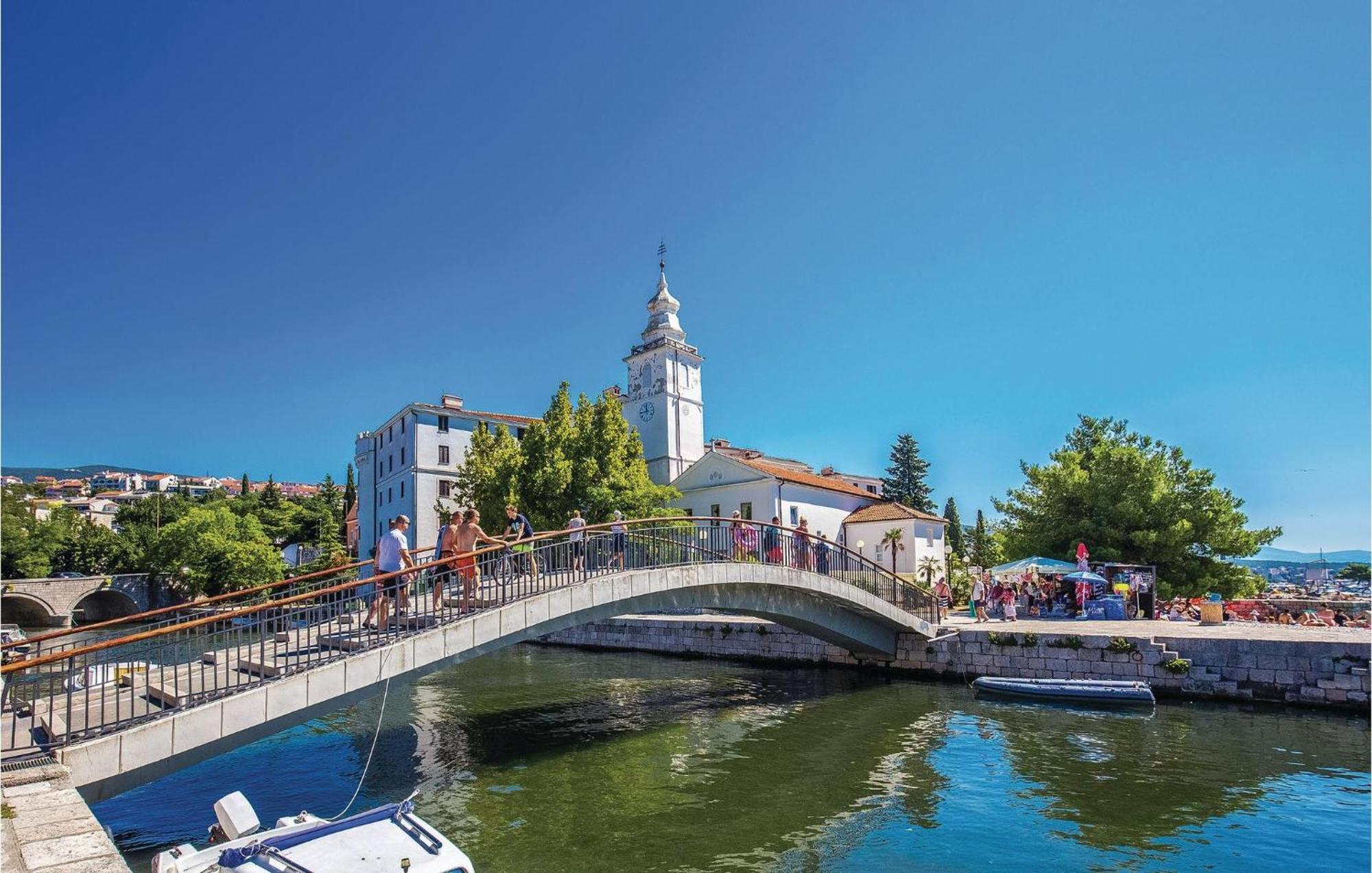 Nice Apartment In Crikvenica With Kitchen Exterior foto